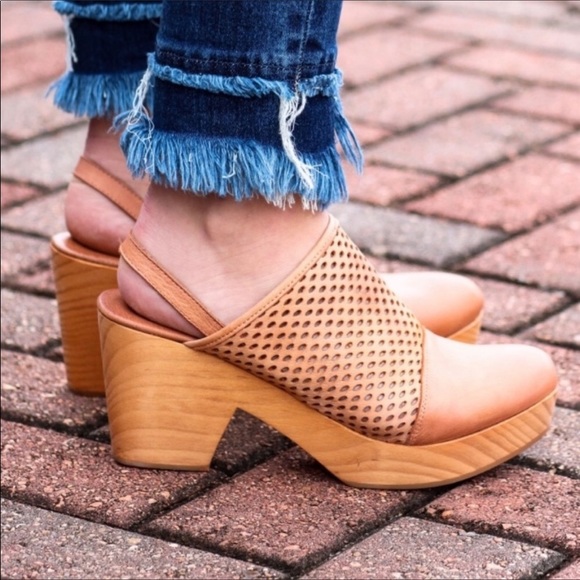 Free People Shoes - Free People Logan Tan Leather Wooden Clog 38